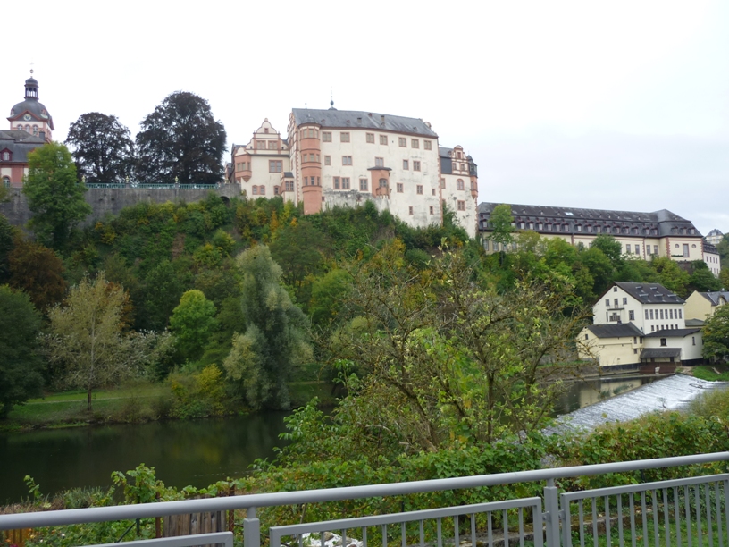 Herbstliches Schloss